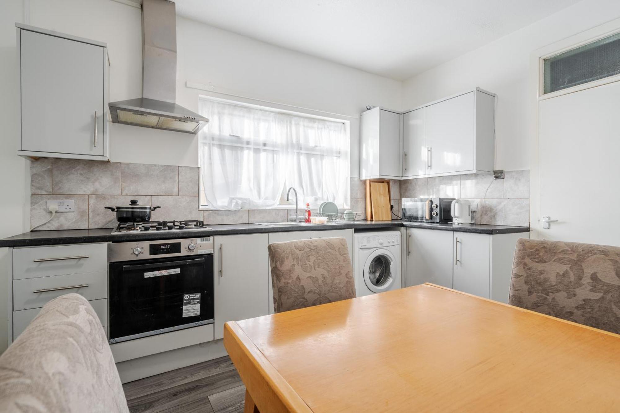 Serviced By Tomla- Free Parking Apartment Liverpool