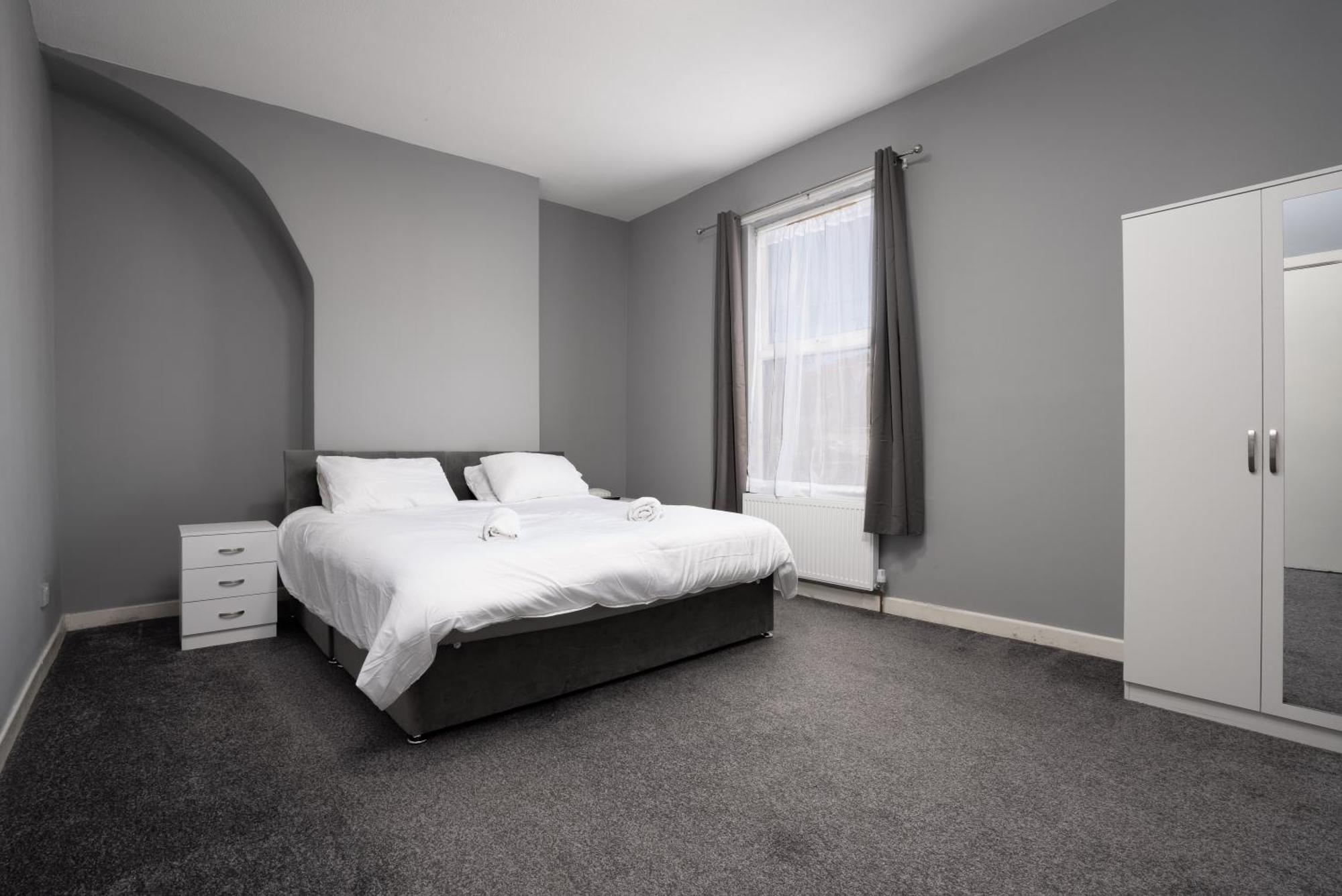 Serviced By Tomla- Free Parking Apartment Liverpool