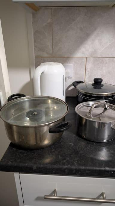 Apartment Serviced By Tomla- Free Parking *