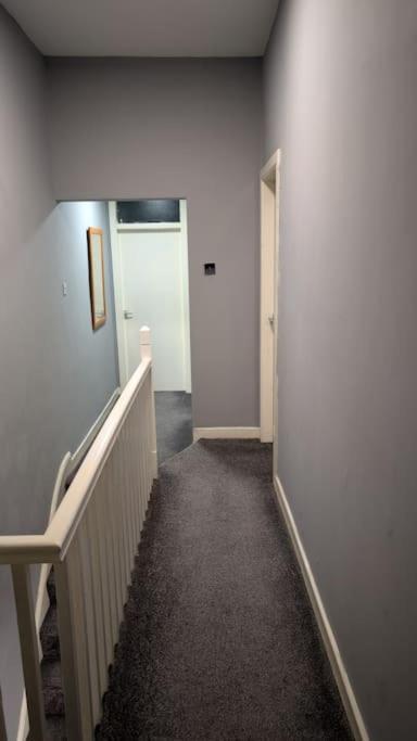 Apartment Serviced By Tomla- Free Parking *