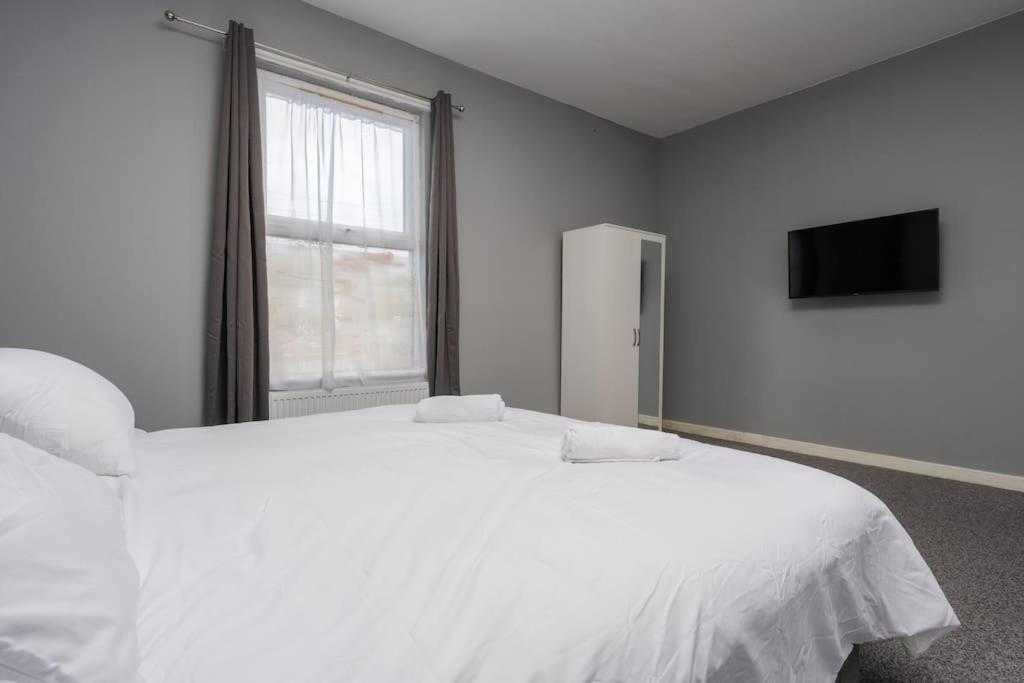 Apartment Serviced By Tomla- Free Parking Liverpool