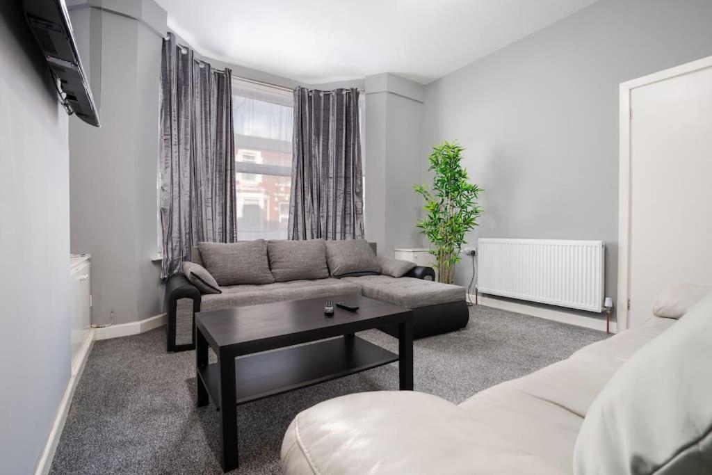 Serviced By Tomla- Free Parking * Liverpool