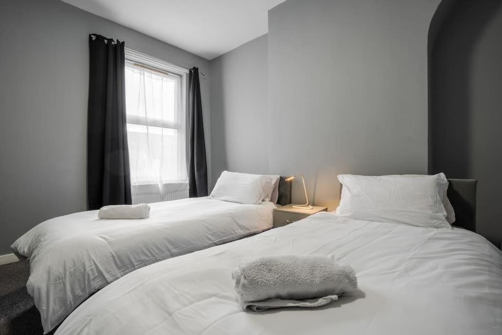 Serviced By Tomla- Free Parking Apartment Liverpool