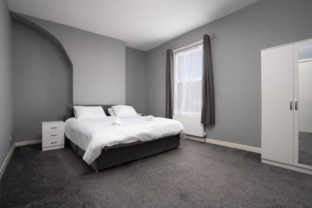 Apartment Serviced By Tomla- Free Parking