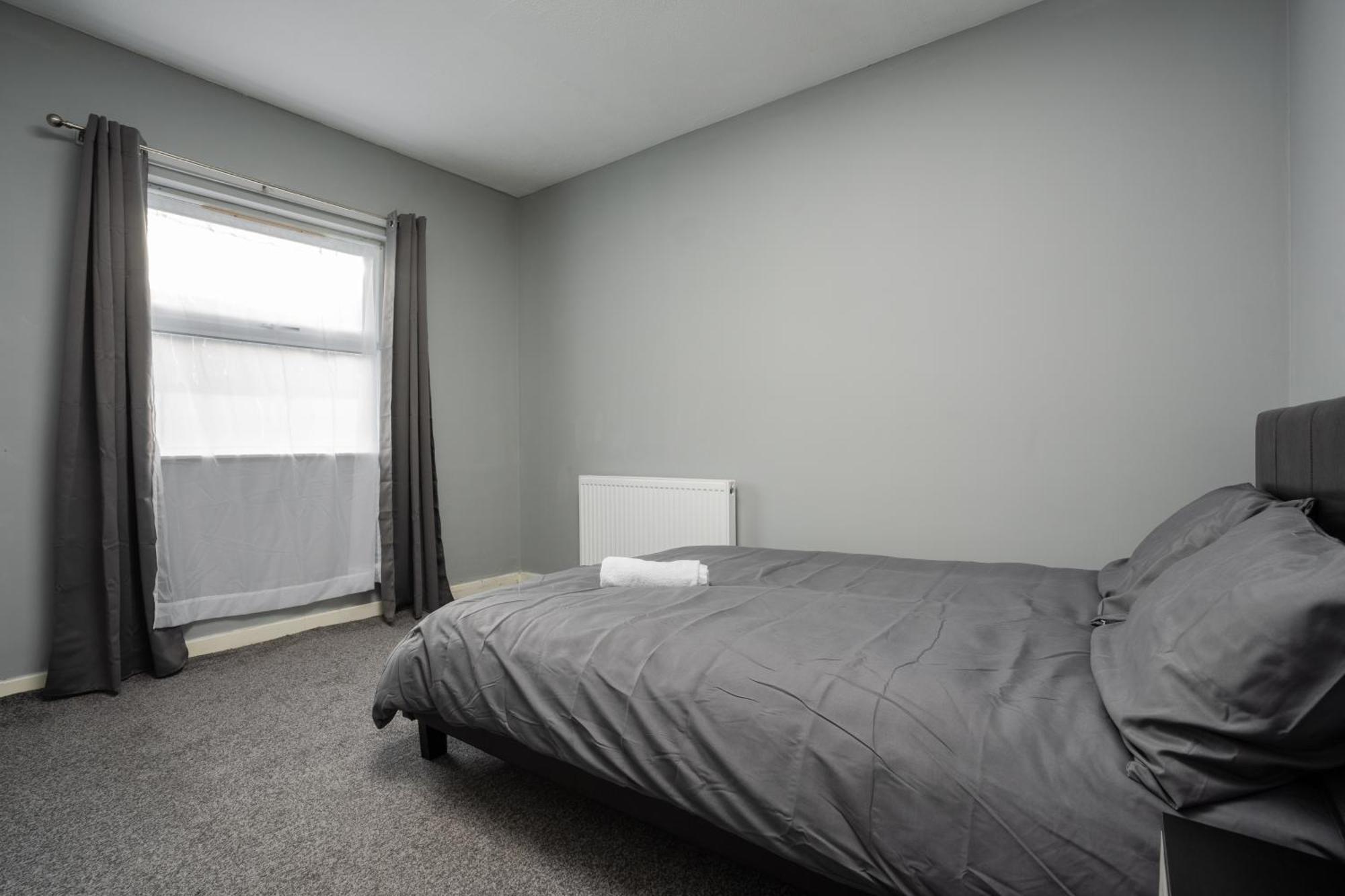 Serviced By Tomla- Free Parking Apartment Liverpool