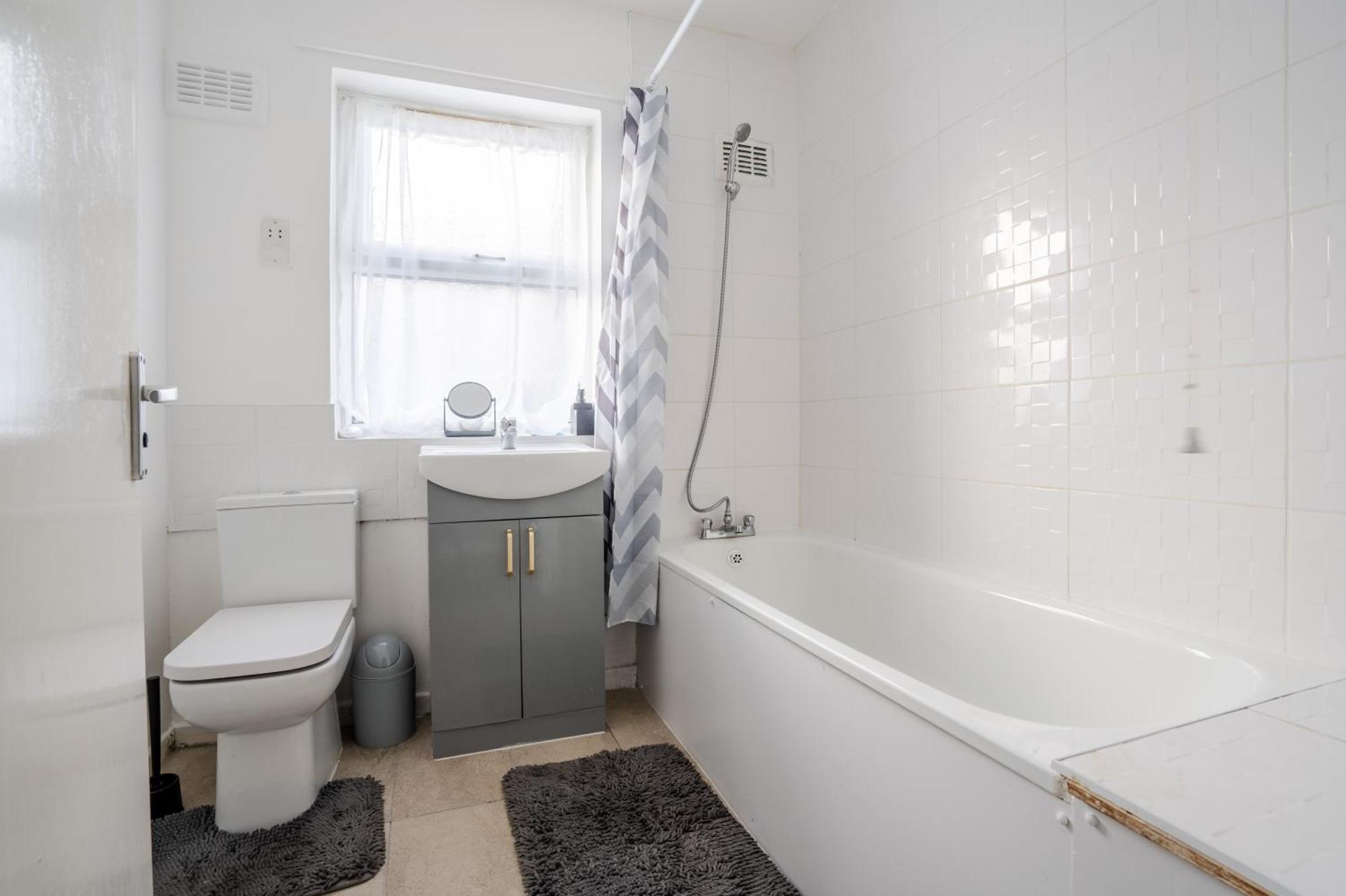 Serviced By Tomla- Free Parking * Liverpool